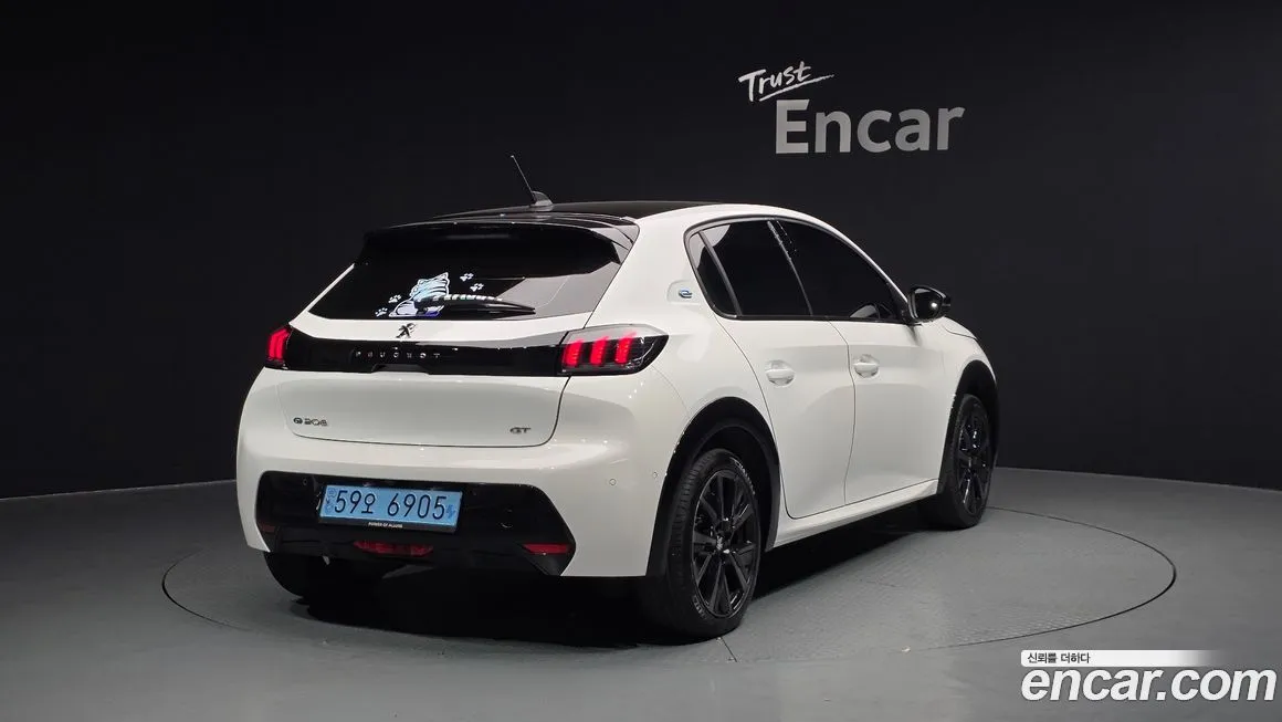 Peugeot 208 2023 из KR, фото 3