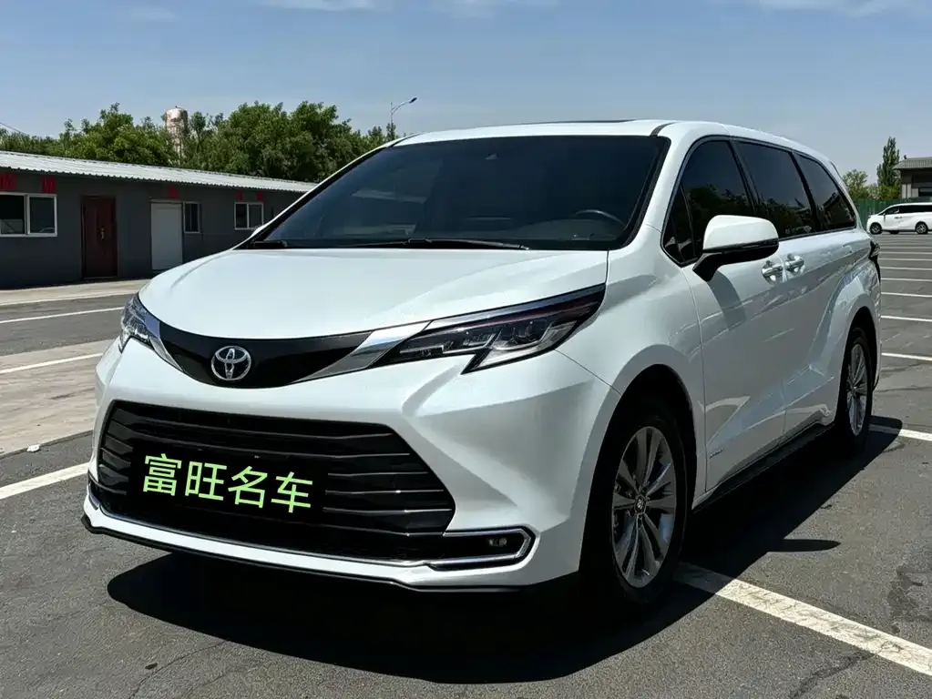 Toyota Sienna — фото 1
