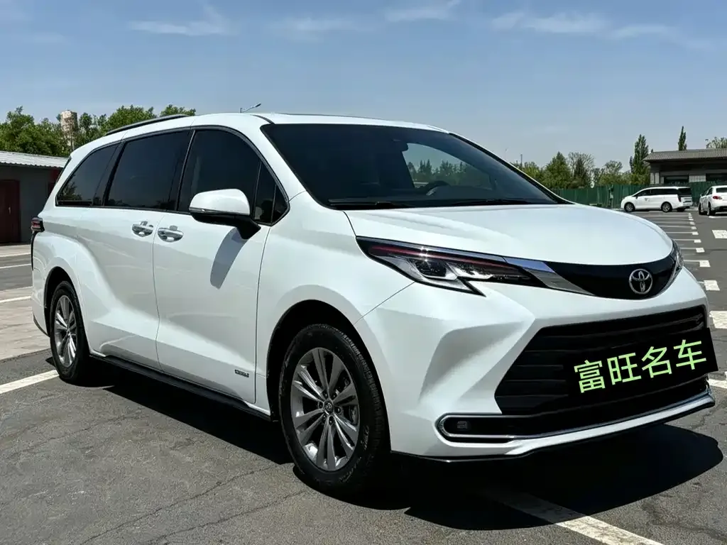 Toyota Sienna — фото 3