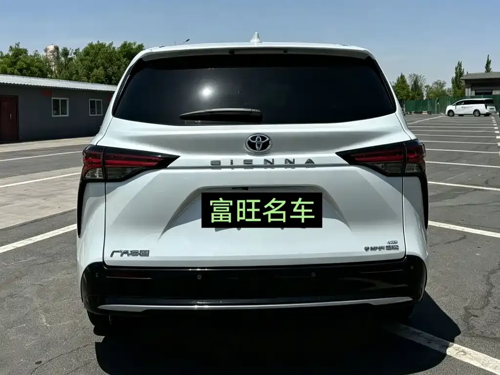 Toyota Sienna — фото 9