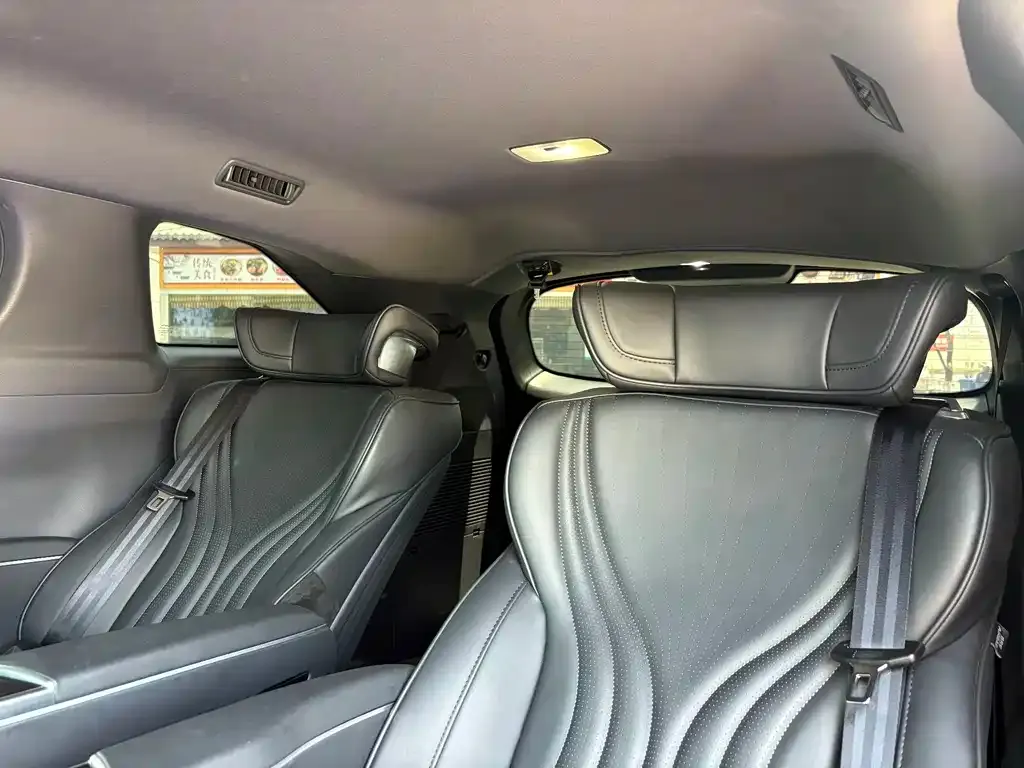 Toyota Sienna — фото 5