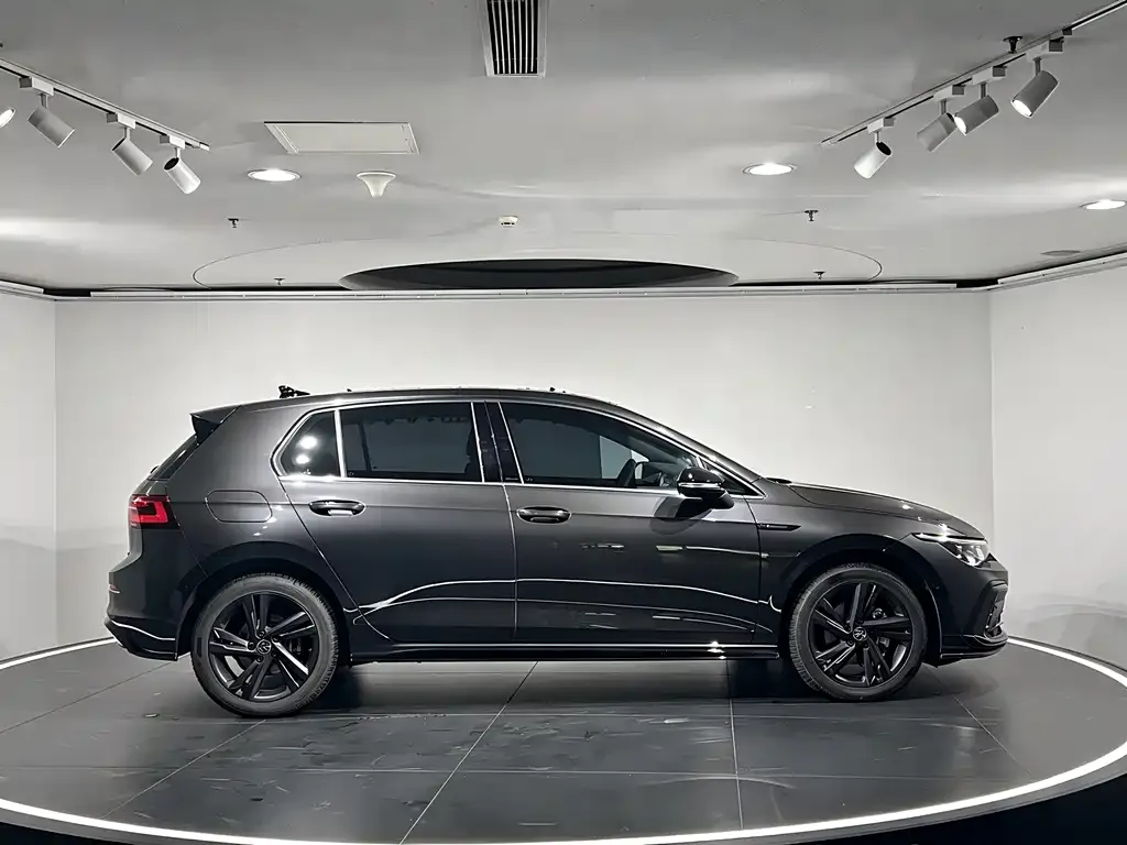 Volkswagen Golf 2023 из CN, фото 9