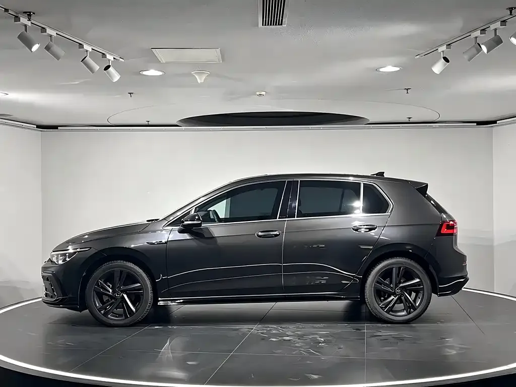 Volkswagen Golf 2023 из CN, фото 6