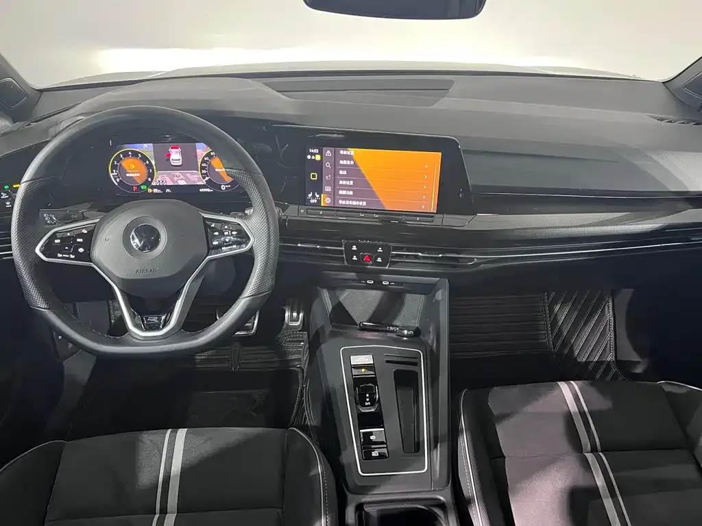Volkswagen Golf 2023 из CN, фото 5