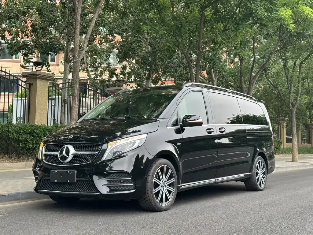 Mercedes-Benz V-Class — фото 1