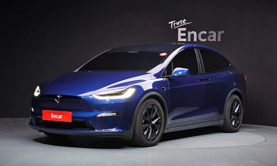 Tesla Model X — фото 1