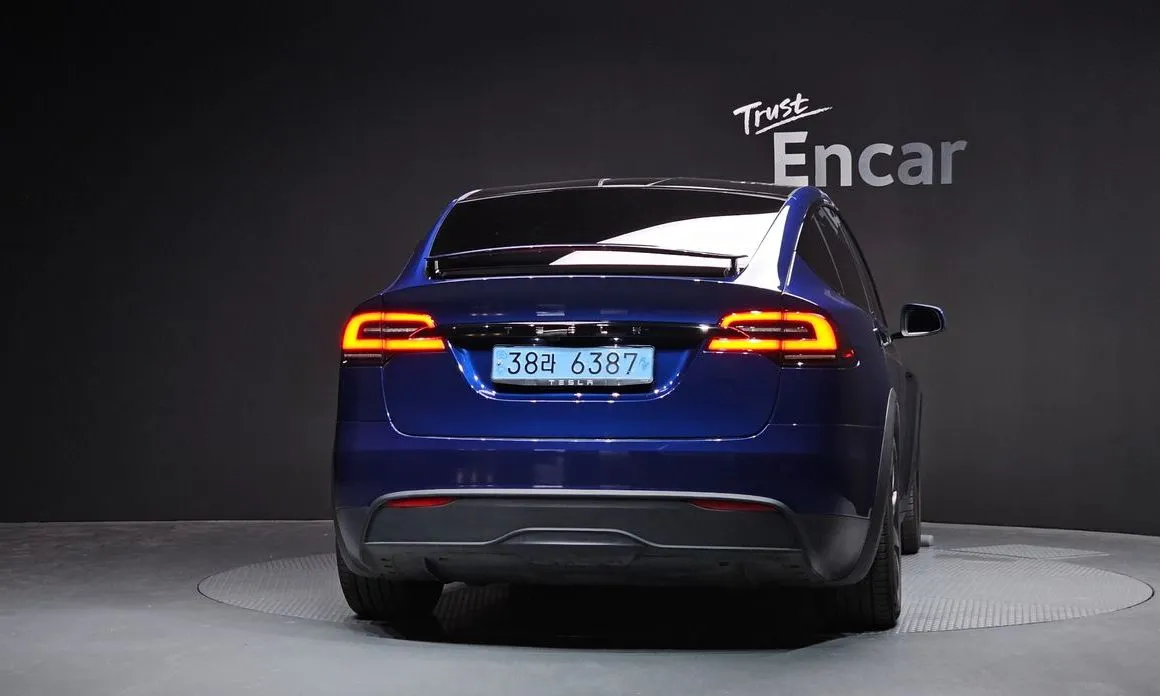 Tesla Model X — фото 2