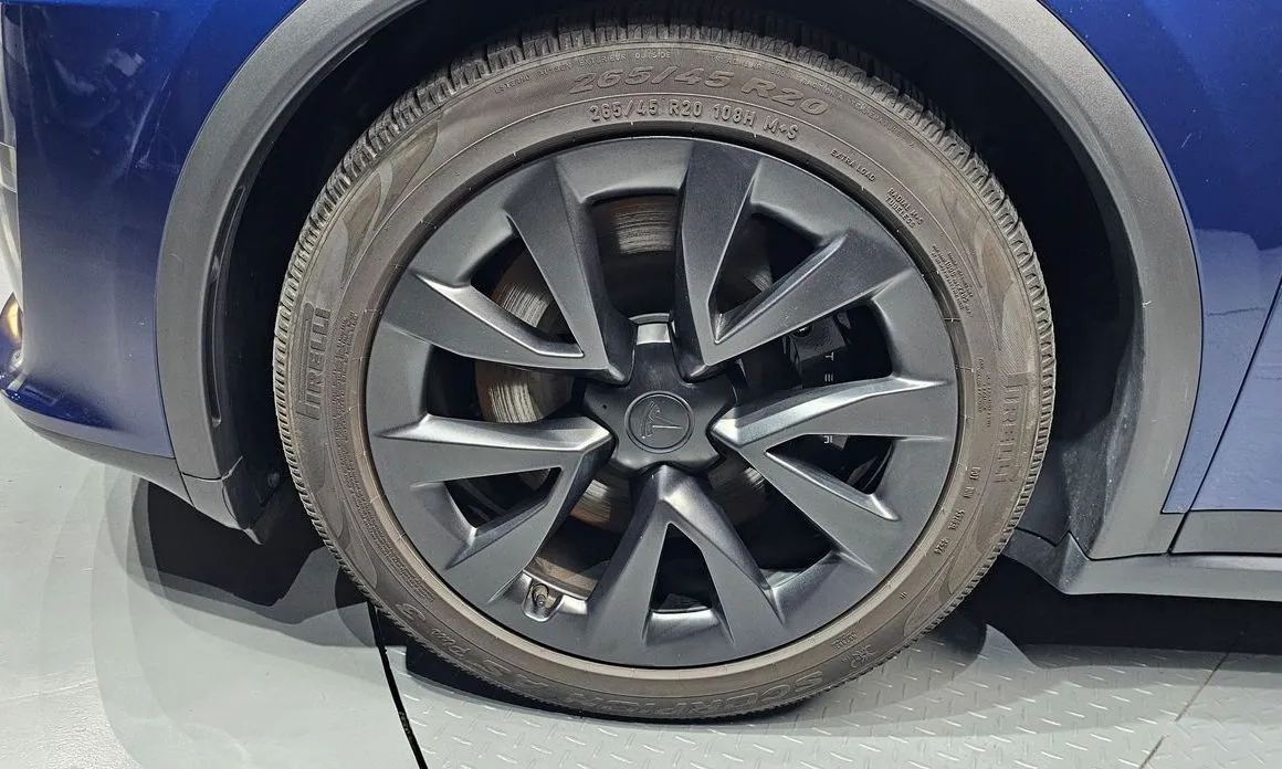 Tesla Model X — фото 10