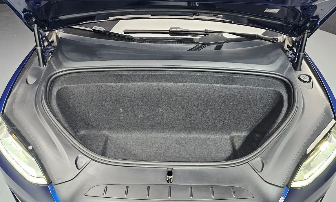 Tesla Model X — фото 9