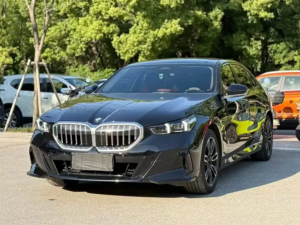 BMW 5 Series — фото 1