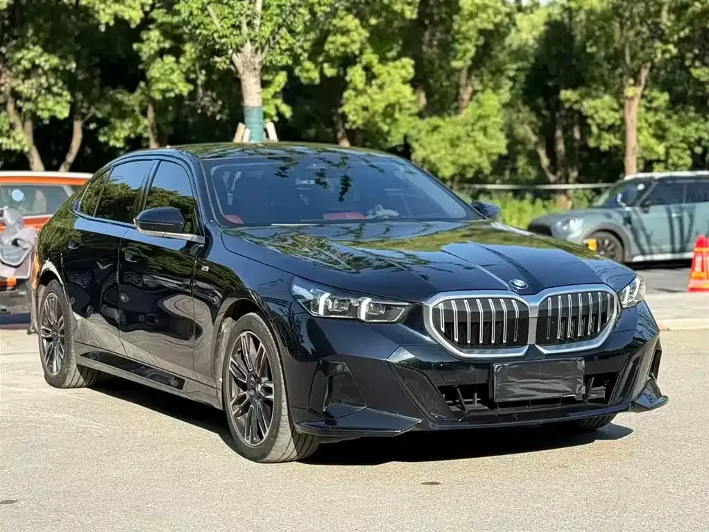 BMW 5 Series — фото 10