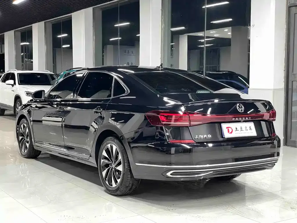 Volkswagen Passat — фото 6