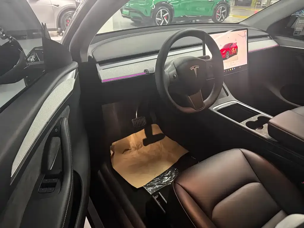 Tesla Model Y — фото 2