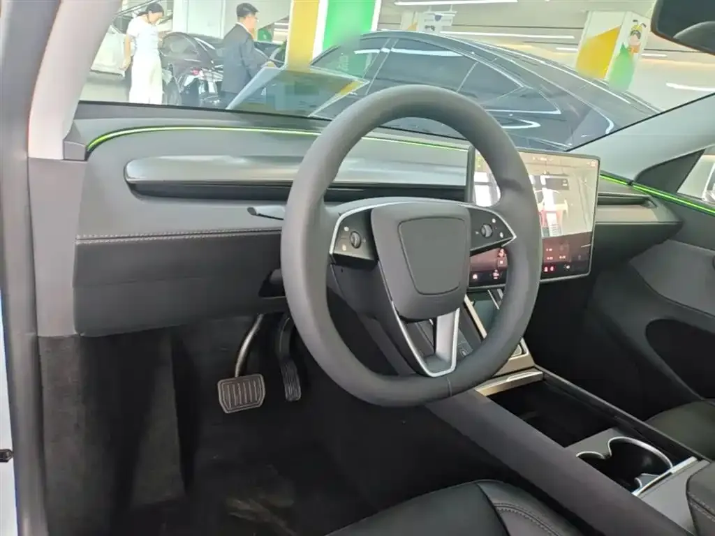 Tesla Model Y — фото 10