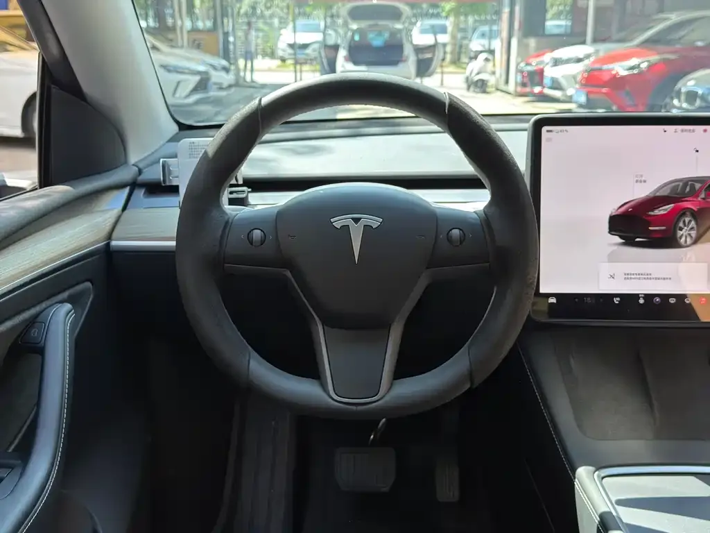 Tesla Model Y — фото 7