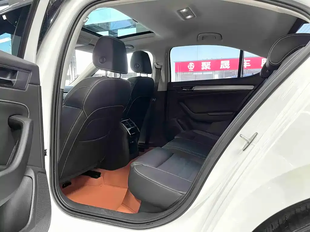 Skoda Superb — фото 3