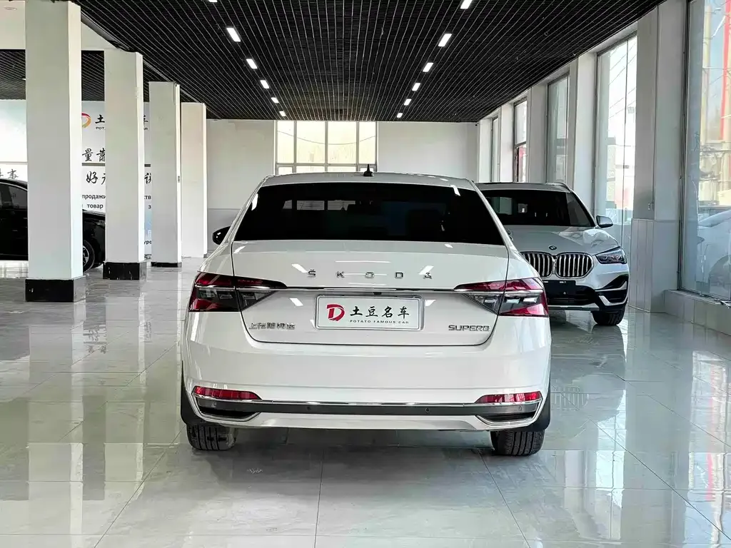 Skoda Superb — фото 6