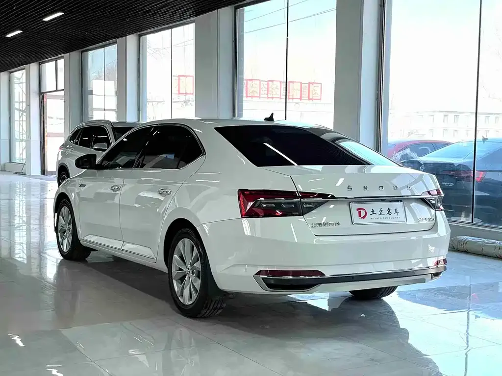 Skoda Superb — фото 4