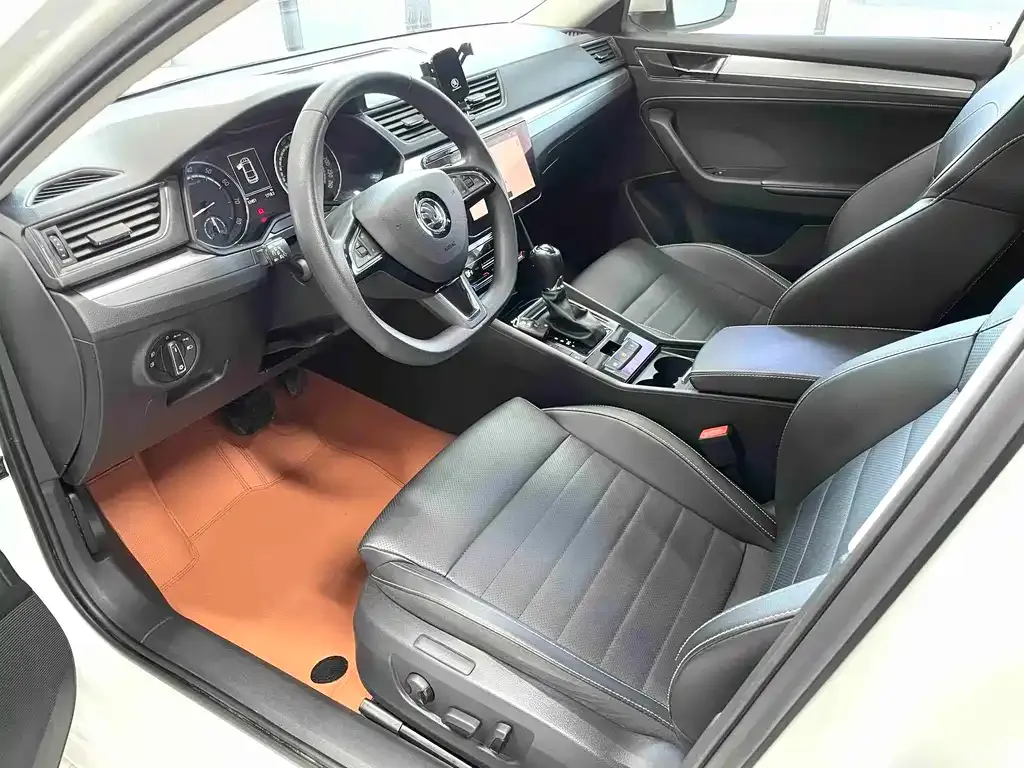 Skoda Superb — фото 5