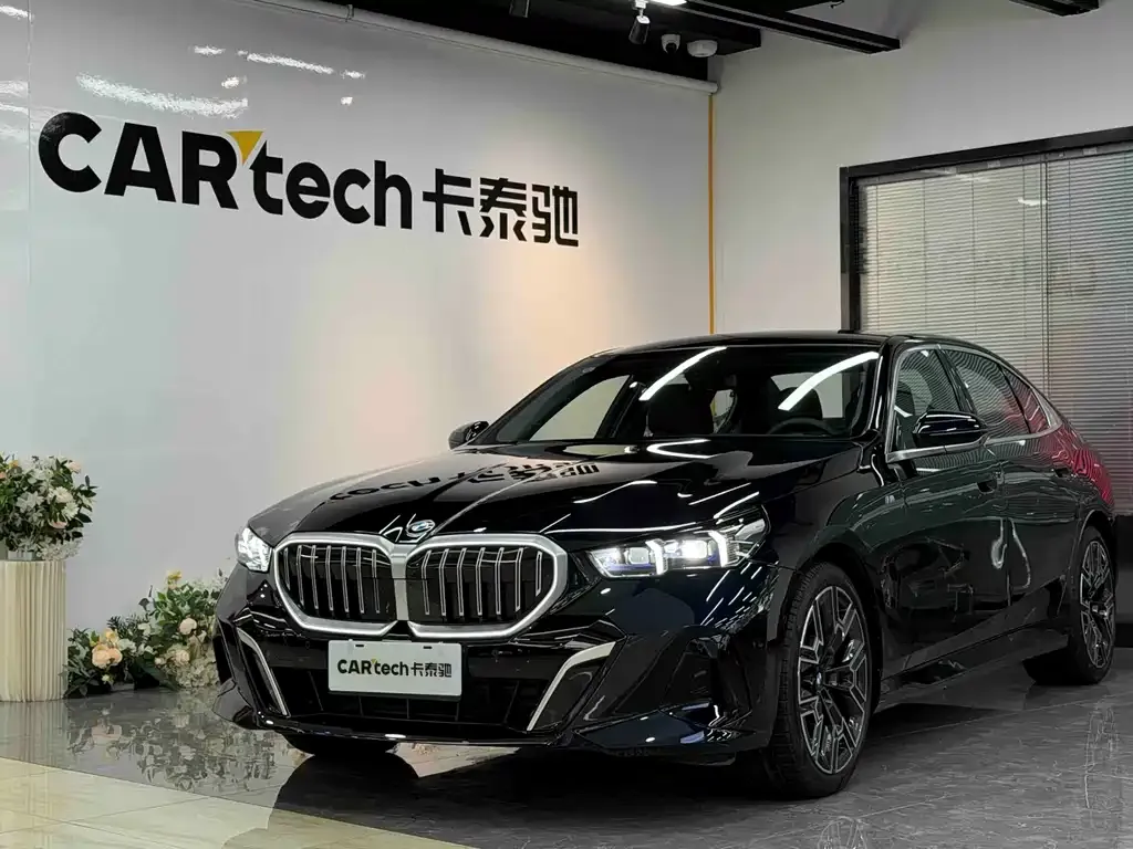BMW 5 Series — фото 1