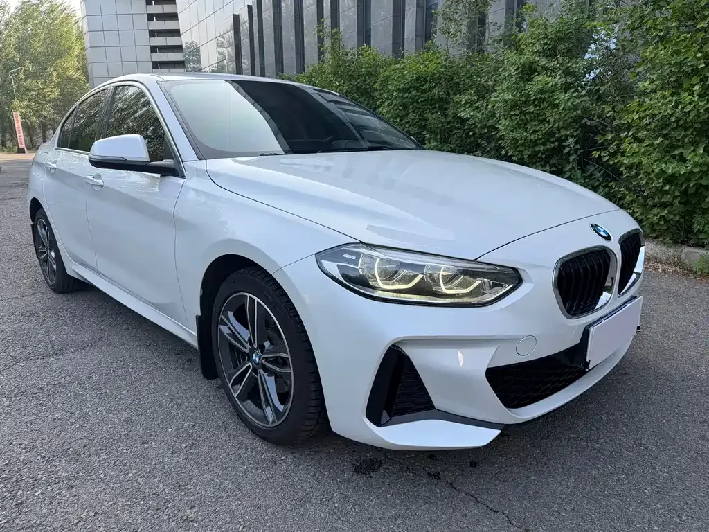 BMW 1 Series 2023 из CN, фото 8