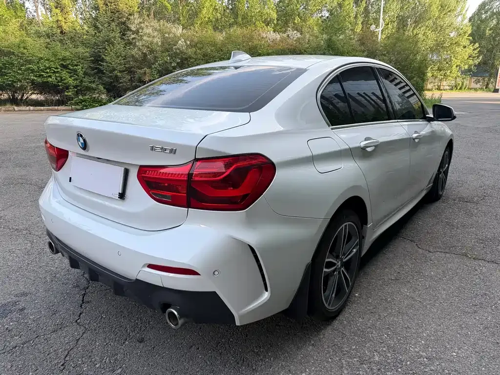 BMW 1 Series 2023 из CN, фото 9