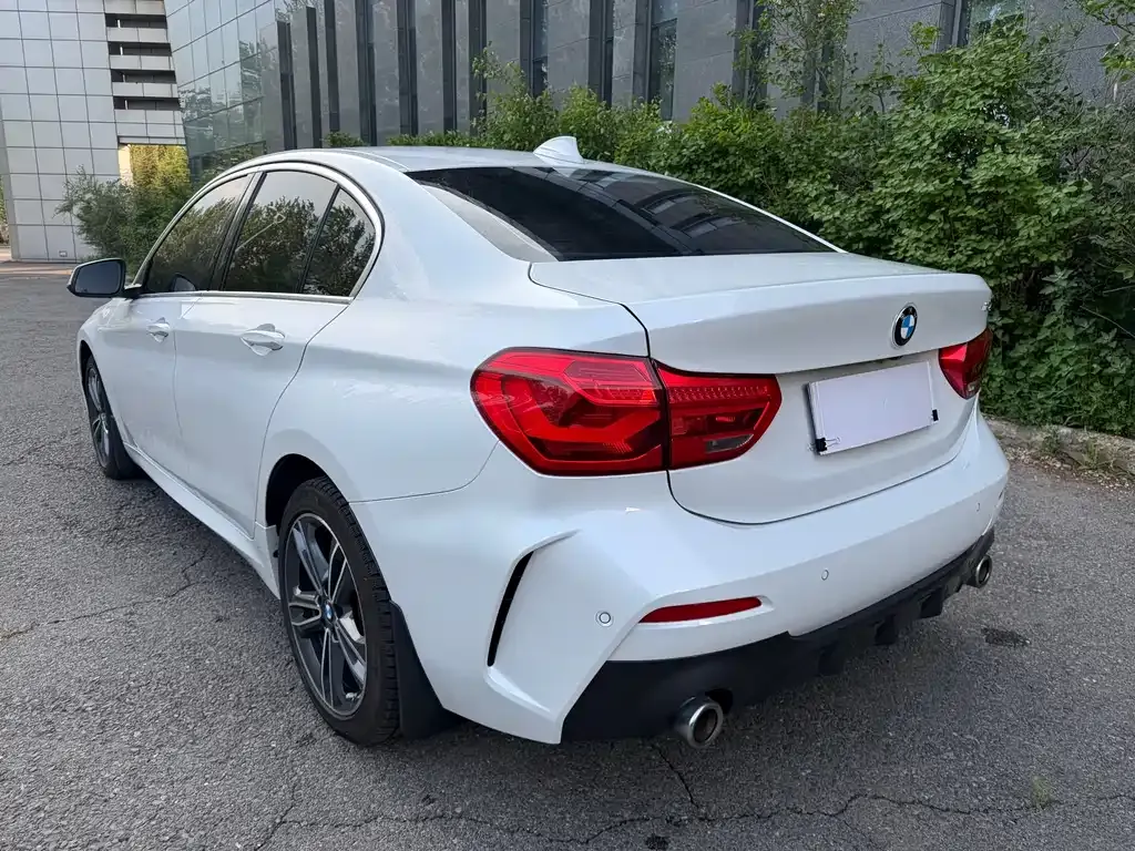 BMW 1 Series 2023 из CN, фото 3