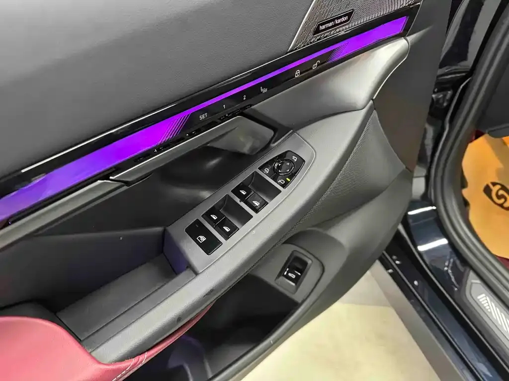BMW 5 Series 2025 из CN, фото 8