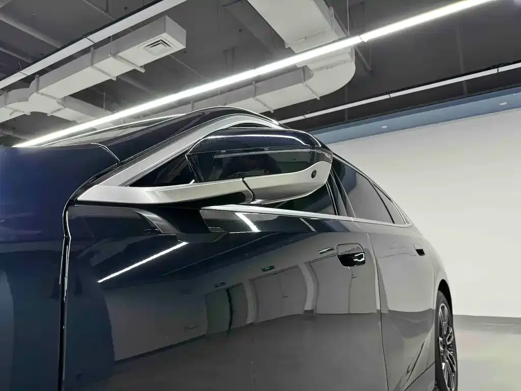 BMW 5 Series 2025 из CN, фото 2