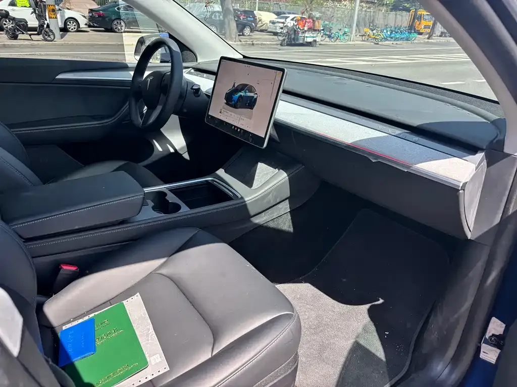 Tesla Model Y — фото 7