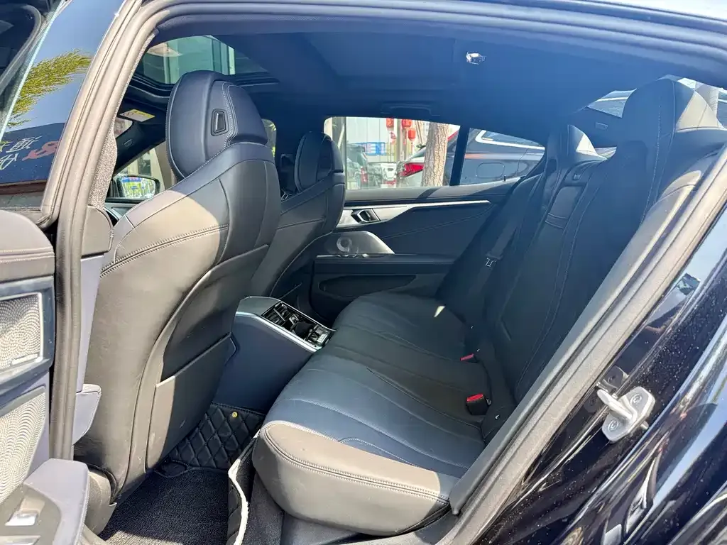 BMW 8 Series 2024 из CN, фото 3