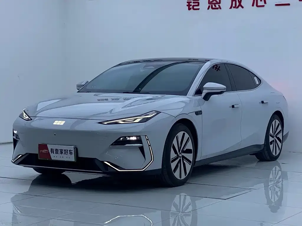 Geely Galaxy E8 — фото 1