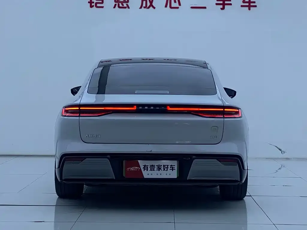 Geely Galaxy E8 — фото 6