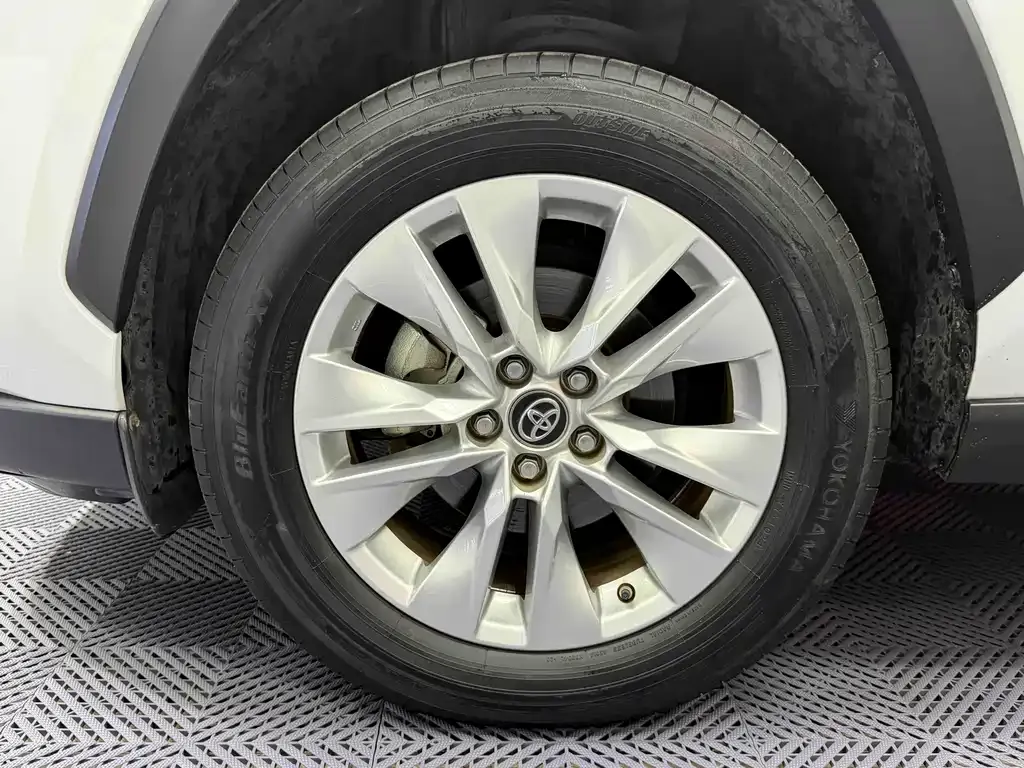 Toyota Wildlander — фото 10
