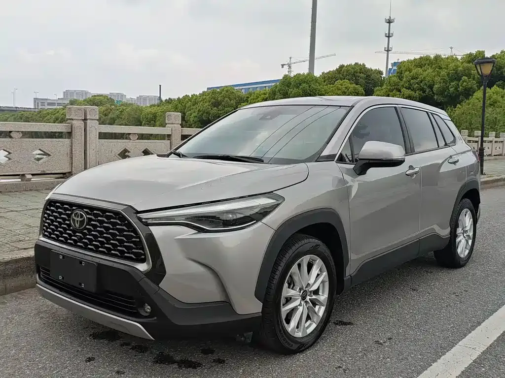 Toyota Corolla Cross — фото 1
