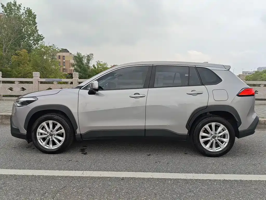 Toyota Corolla Cross — фото 9