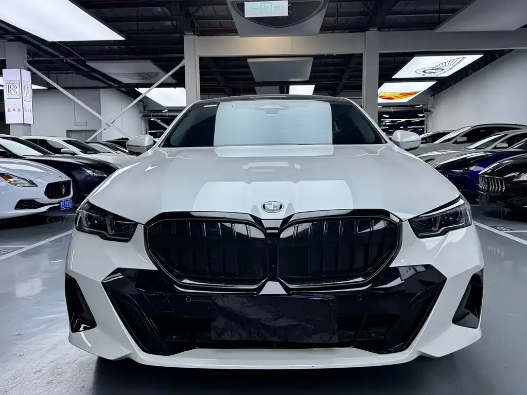 BMW 5 Series — фото 10