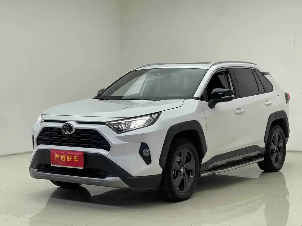 Toyota RAV4 — фото 1