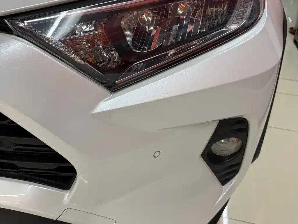 Toyota RAV4 — фото 10