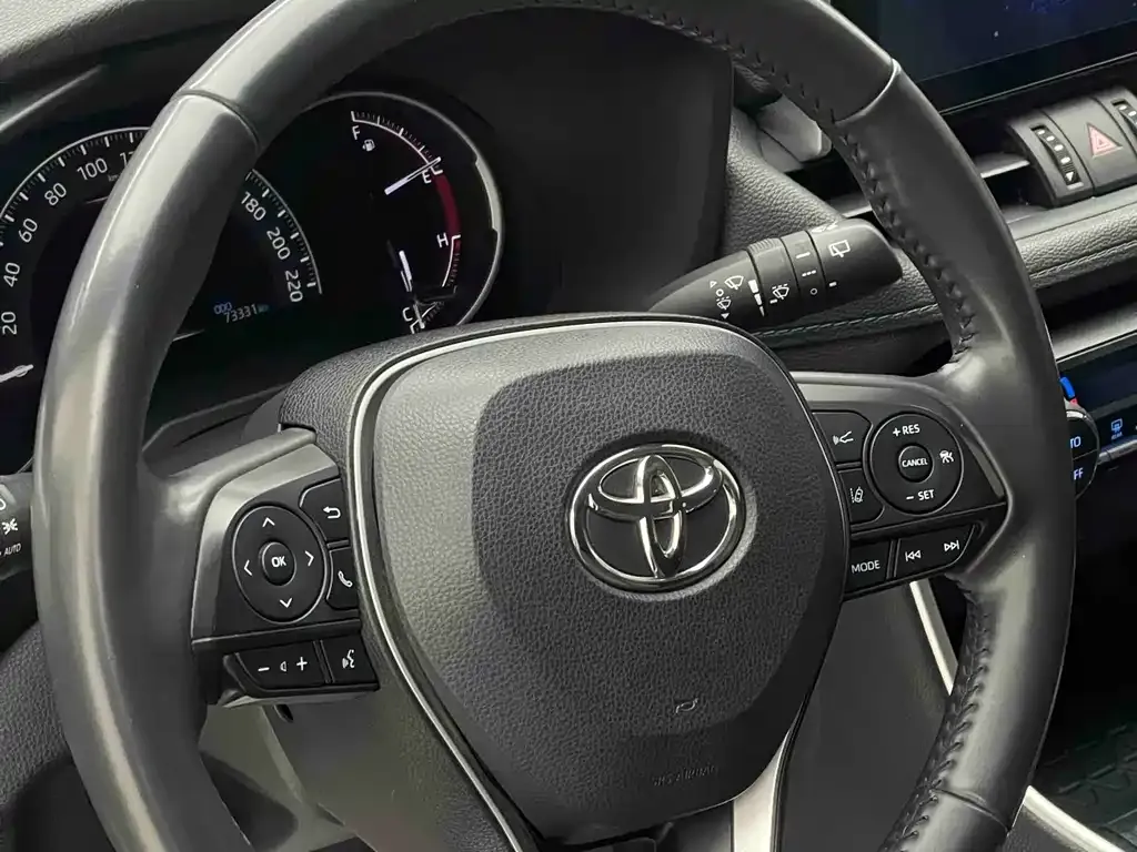 Toyota RAV4 — фото 9