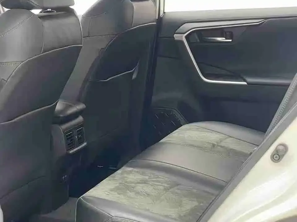 Toyota RAV4 — фото 2