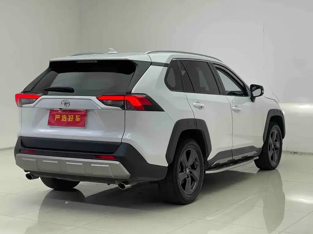 Toyota RAV4 — фото 8