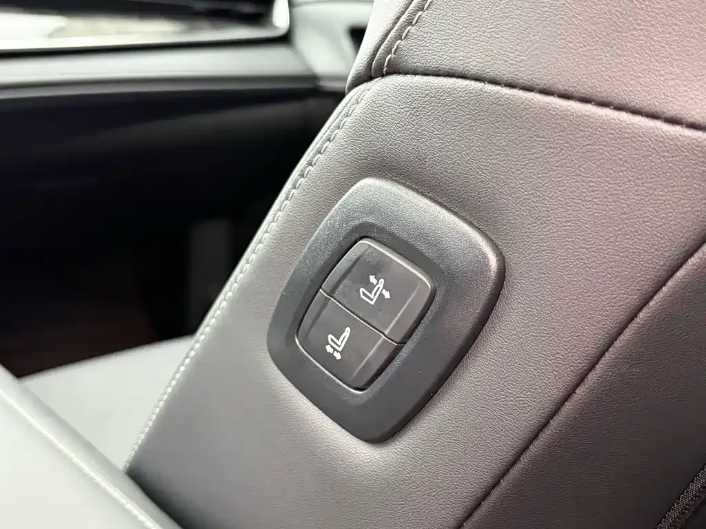 Toyota Camry — фото 5