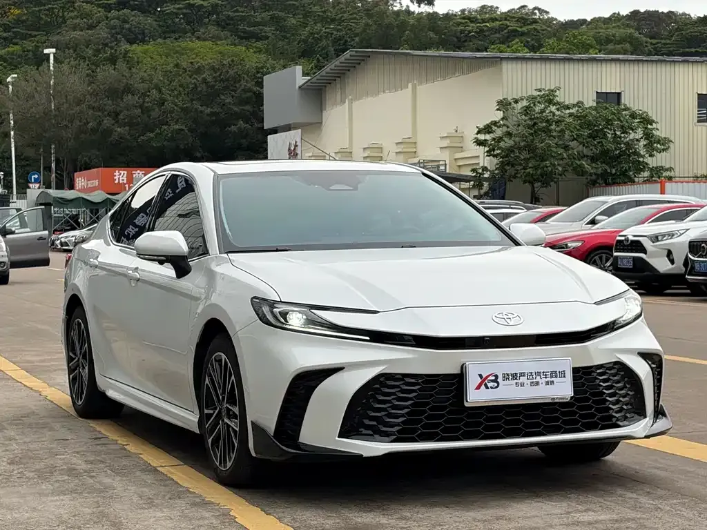 Toyota Camry — фото 10