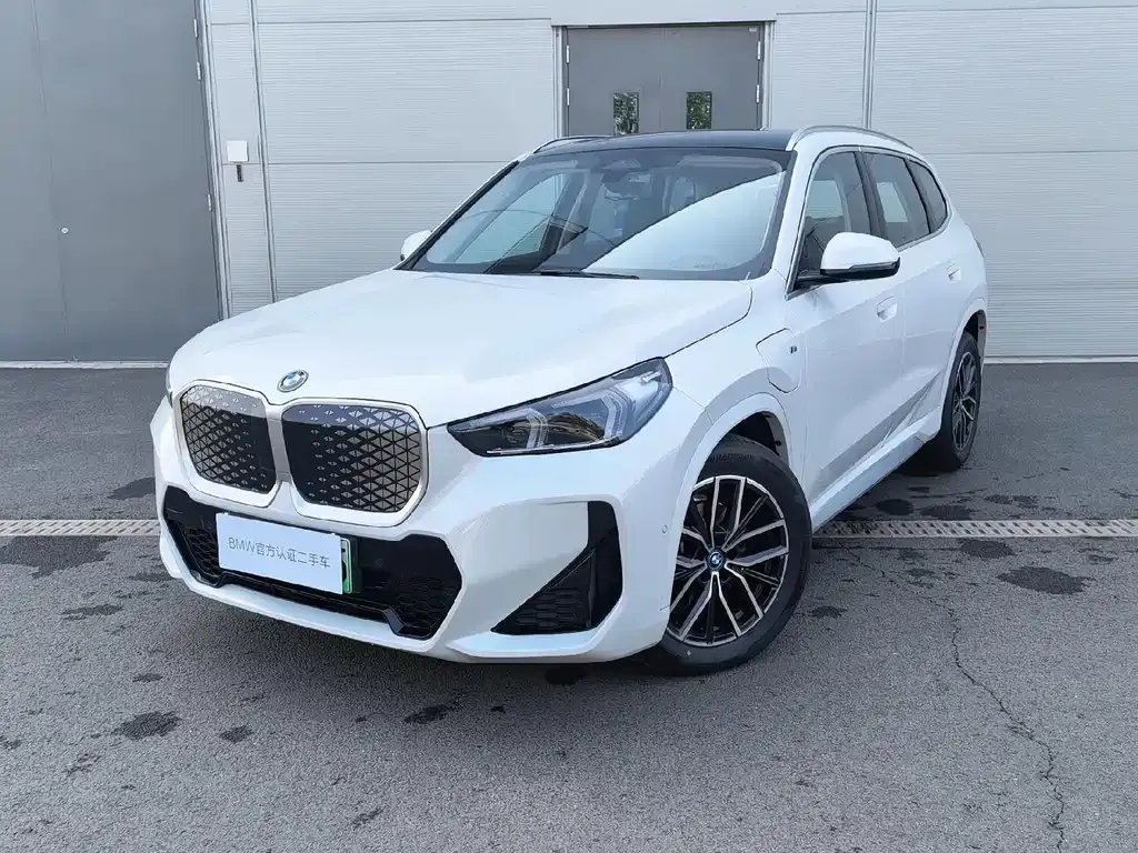 BMW iX1