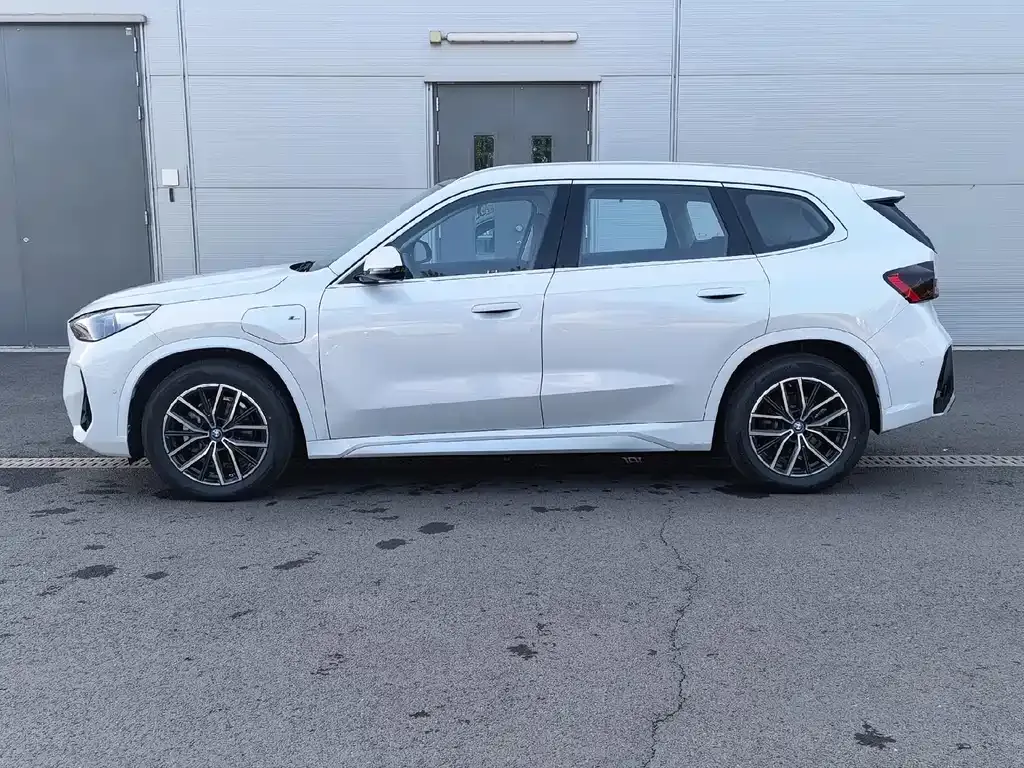 BMW iX1 2025 из CN, фото 6
