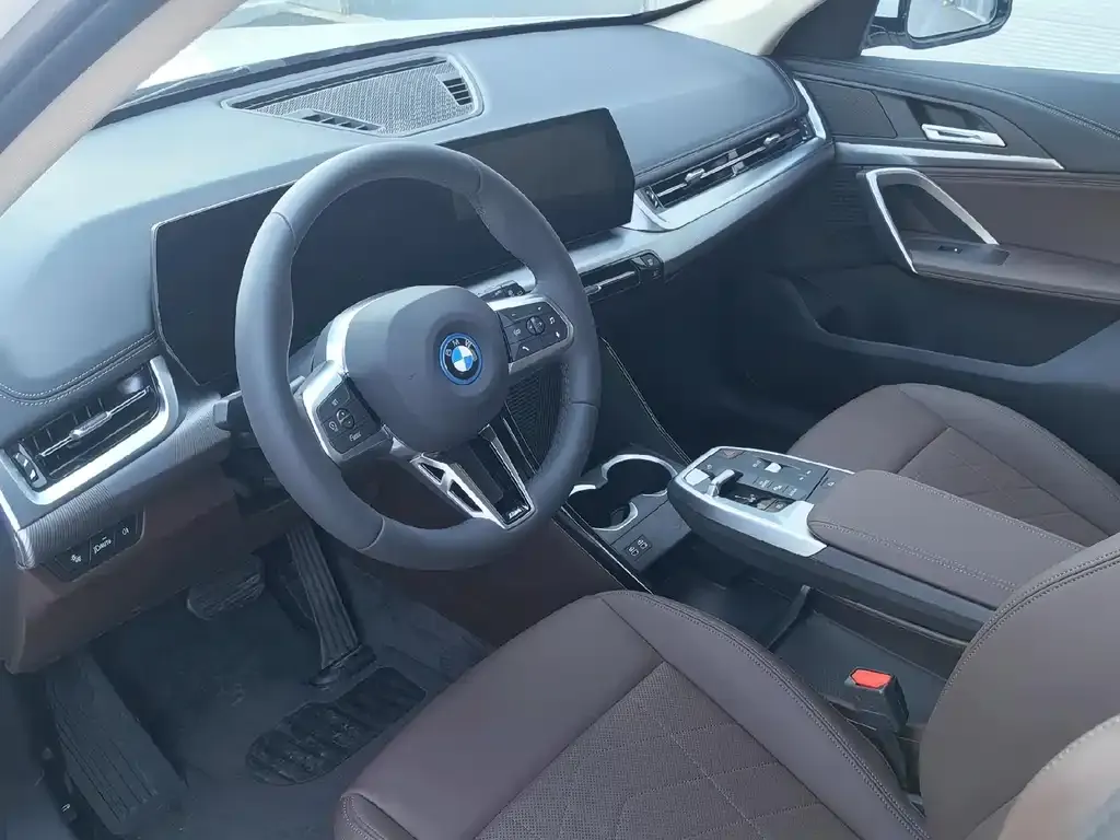 BMW iX1 2025 из CN, фото 9