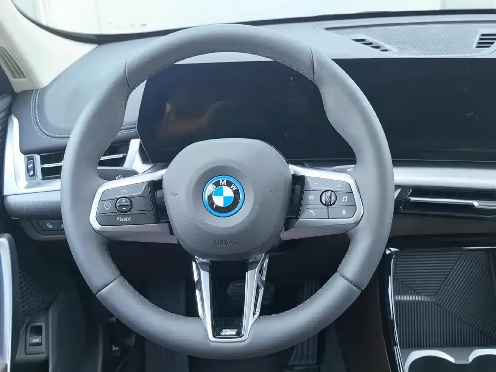 BMW iX1 2025 из CN, фото 5