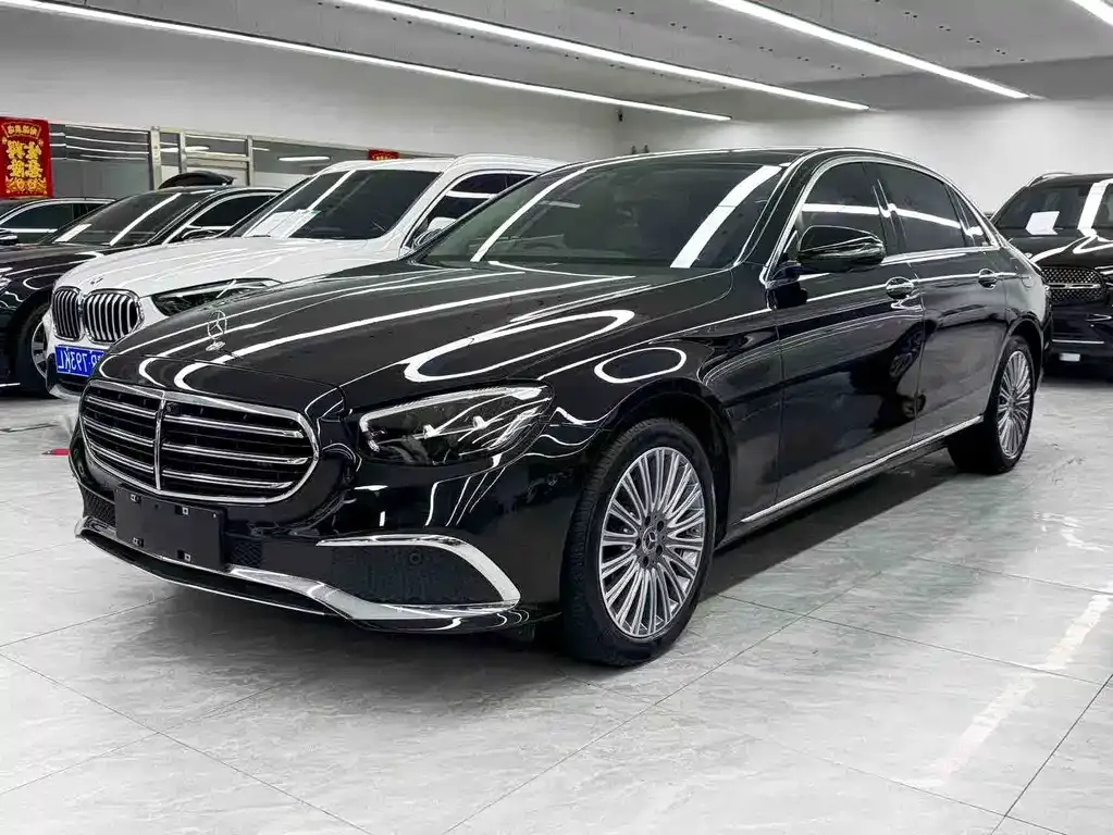 Mercedes-Benz E-Class — фото 1
