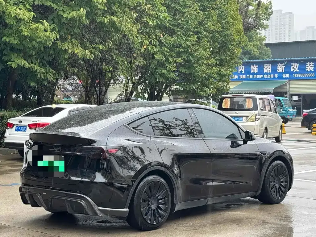 Tesla Model Y — фото 7